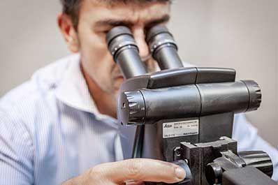 Micro Pavé, tecnica di incasso al Microscopio